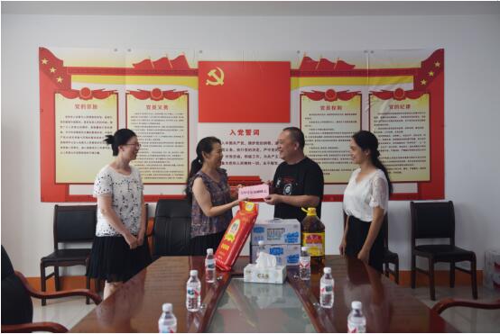 自治区工程征询中心党支部发展“七一” 走访慰问生涯难题党员活动